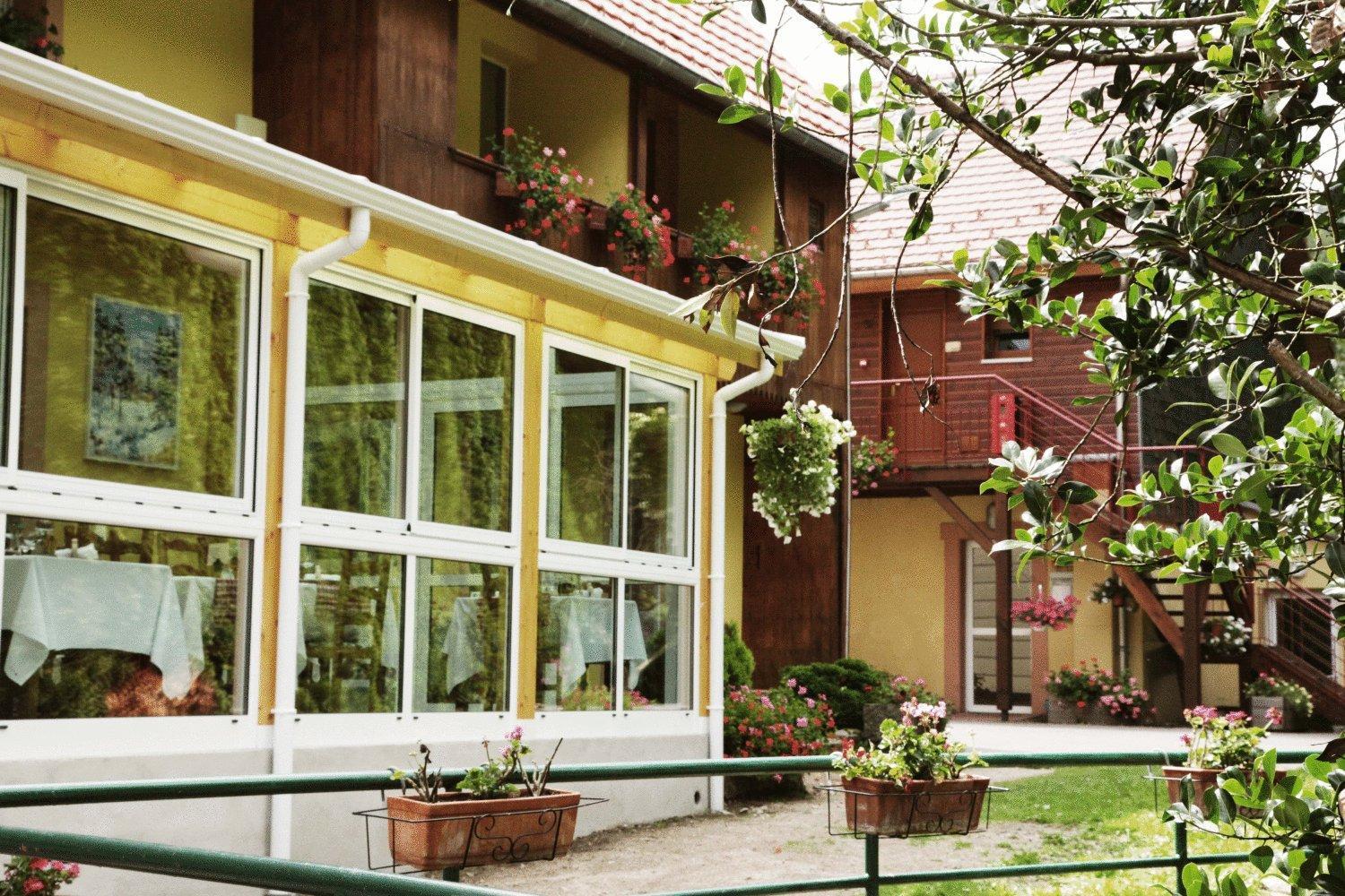 Logis Hotel Restaurant De La Poste Et Spa De Montagne ル・ボノム エクステリア 写真