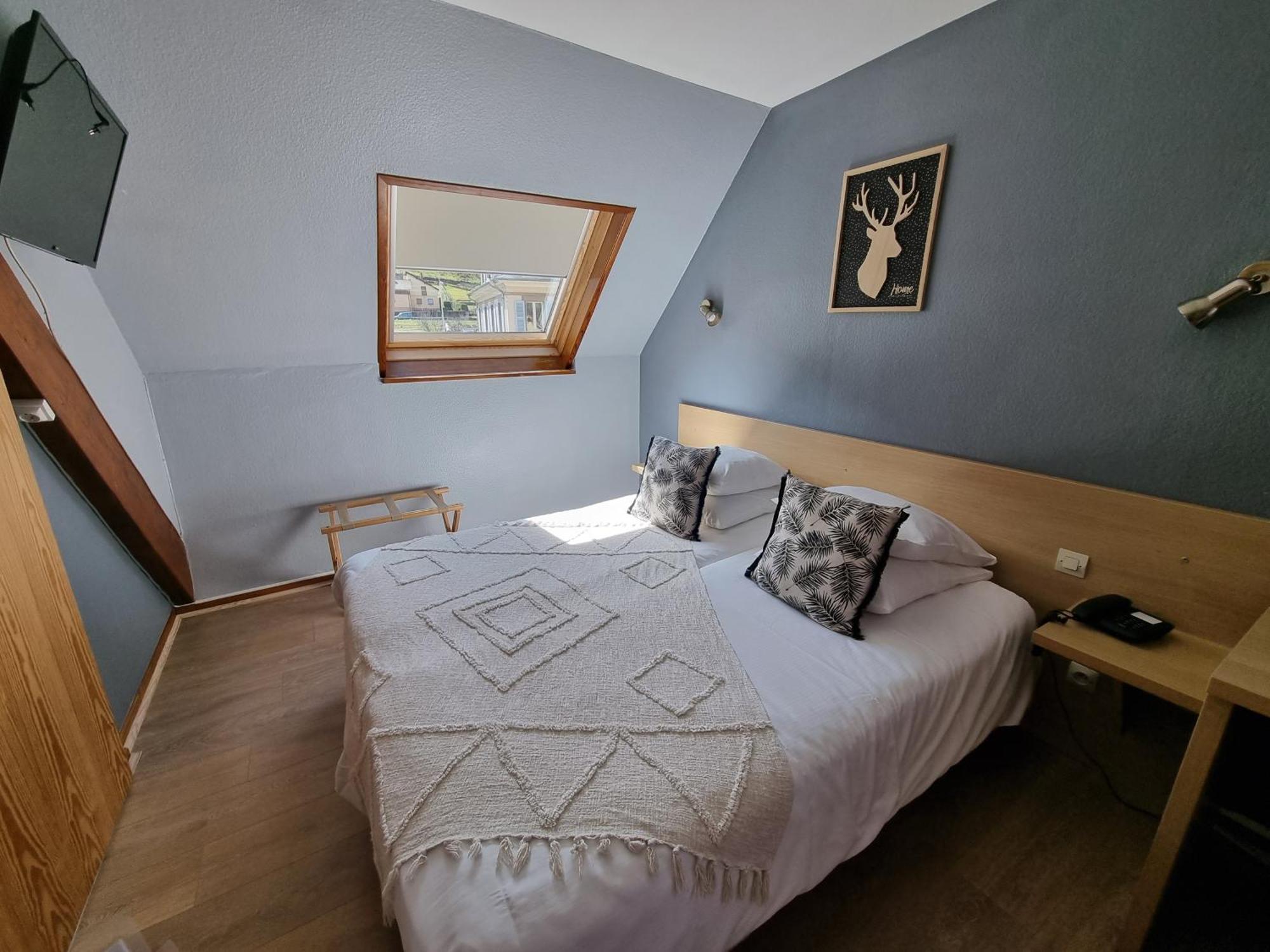 Logis Hotel Restaurant De La Poste Et Spa De Montagne ル・ボノム 部屋 写真