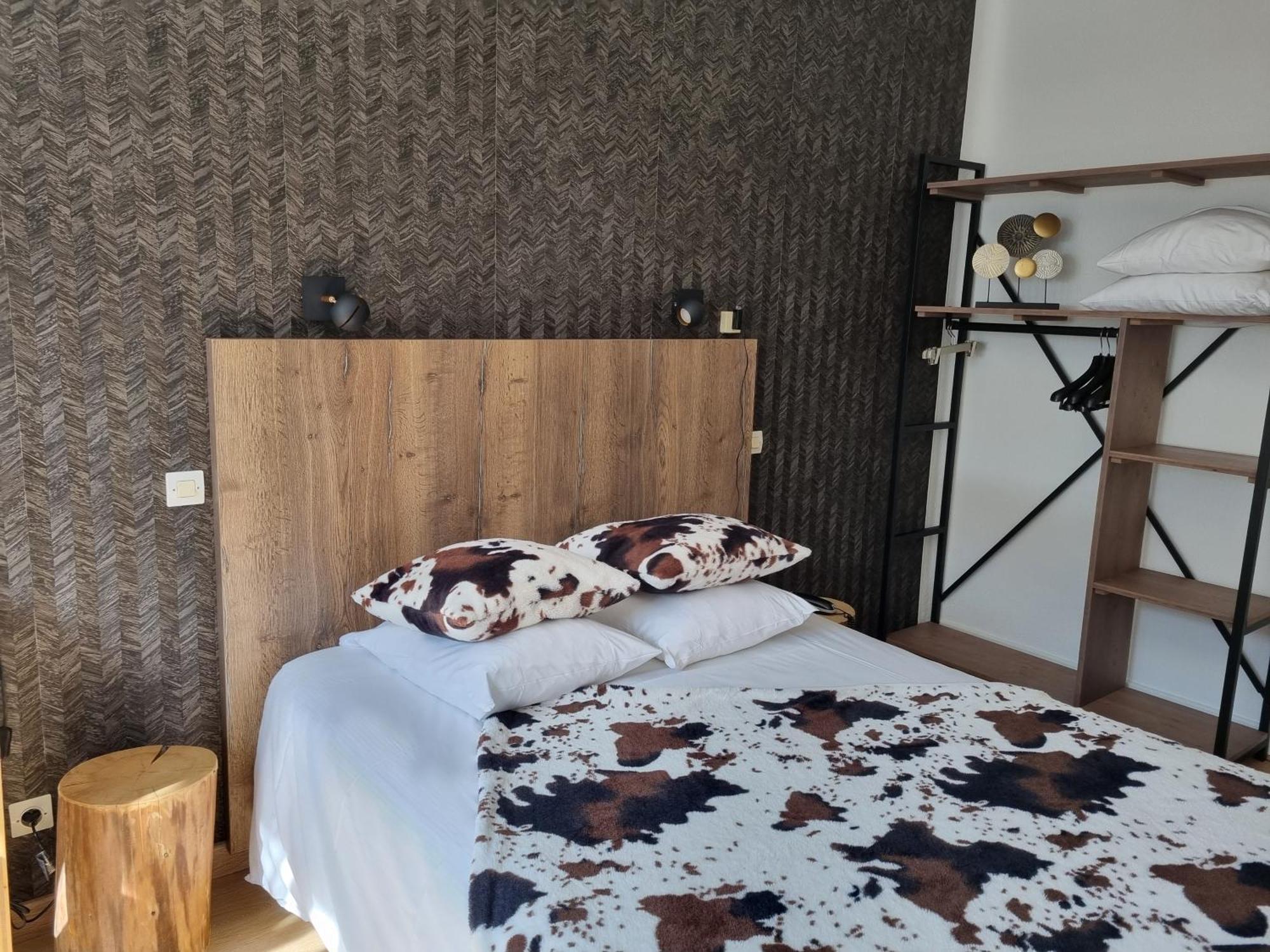Logis Hotel Restaurant De La Poste Et Spa De Montagne ル・ボノム 部屋 写真